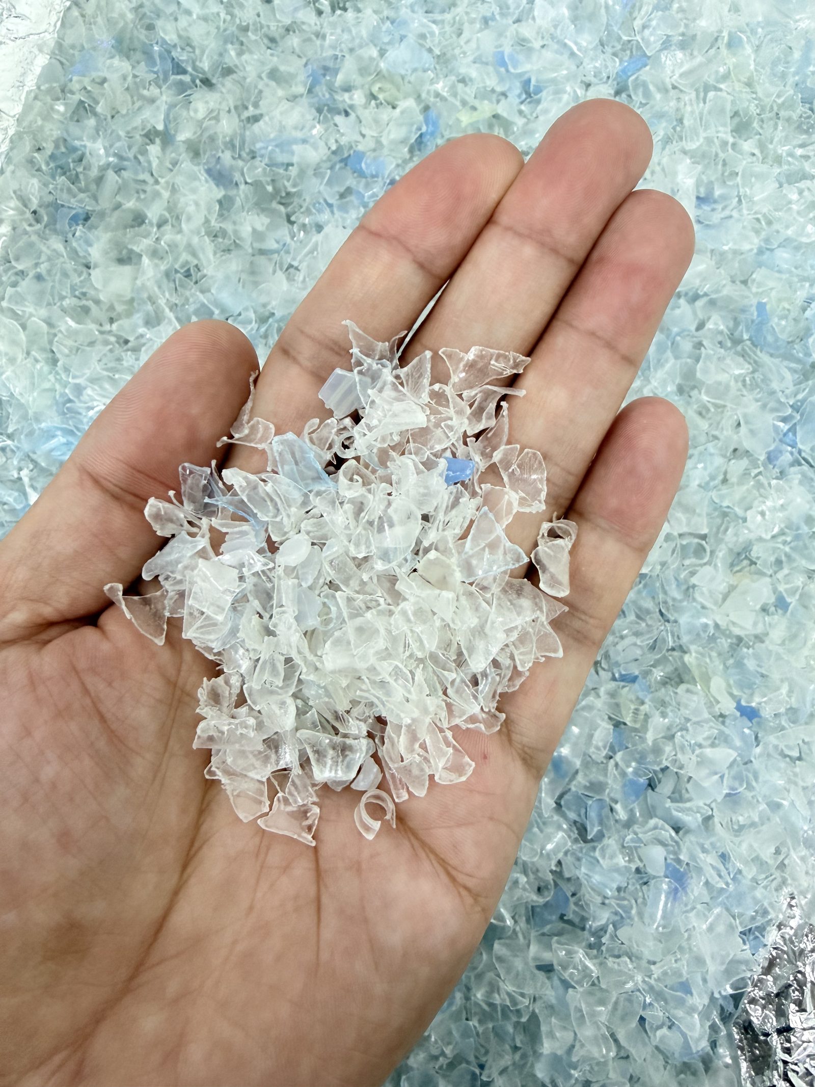 Hot-washed rPET flake, white-blue, grade 3A